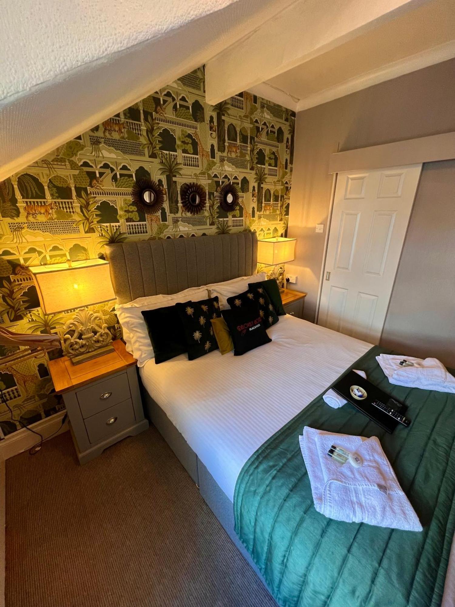 Delovely Hotel Блекпул Екстериор снимка